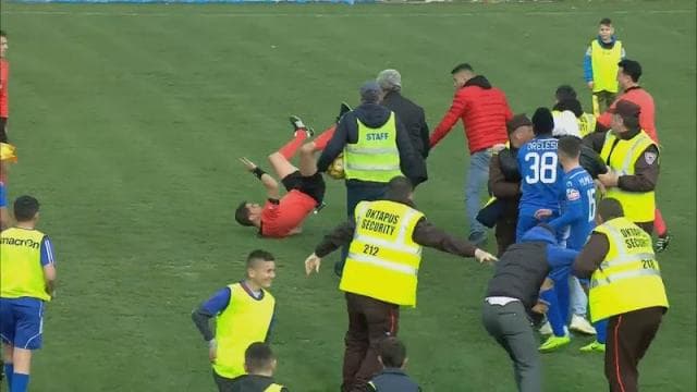   Goditet arbitri dhe ndërpritet ndeshja në Delvinë