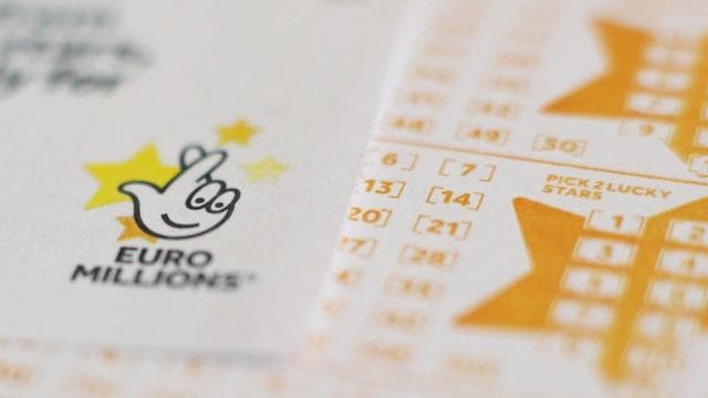 Fitoi lotarinë kombëtare, britaniku merr 40 milionë paund në ditën e parë të 2021