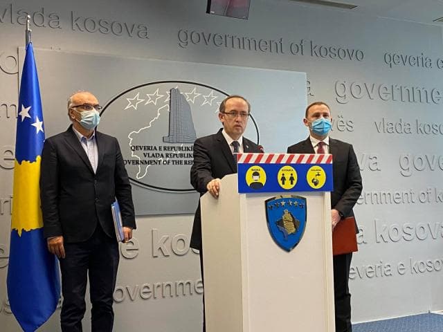  Hoti: Vaksinat e para antiCovid mbërrijnë në shkurt, në ditë do të vaksinohen 20 mijë persona