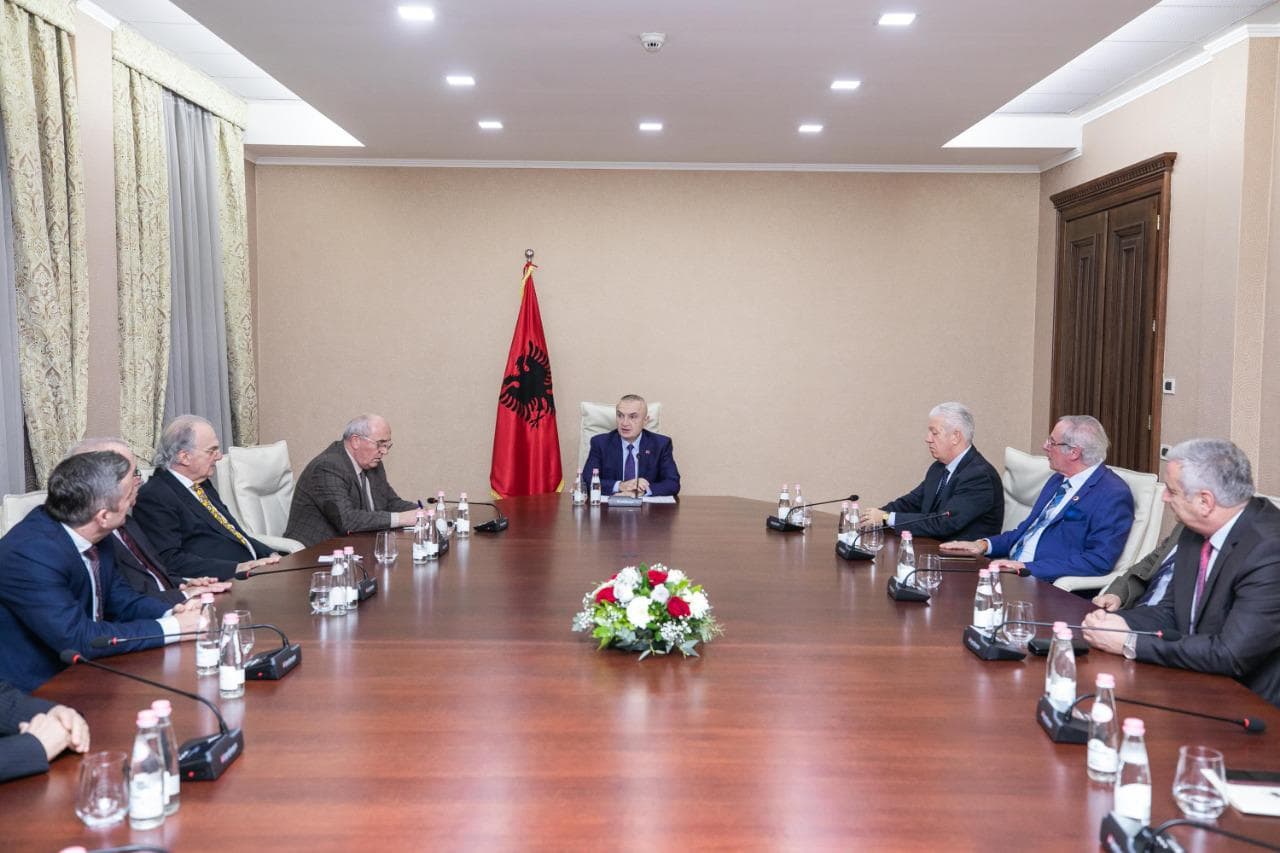   Kriza politike dhe kushtetuese/ Meta takon Këshillin e Ambasadorëve