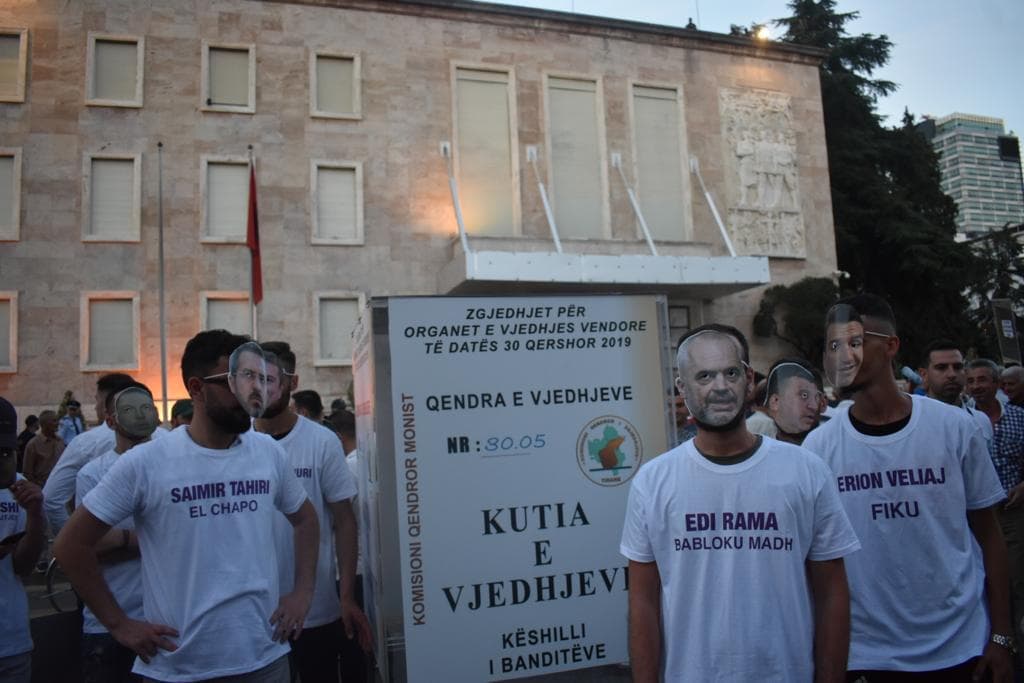 Opozita zhvillon protestën e 10 kombëtare (VIDEO)
