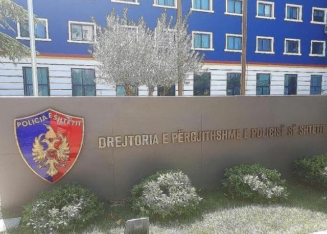 Elbasan, kapet i shpalluri në kërkim për vjedhje, gjatë arrestimit godet policin