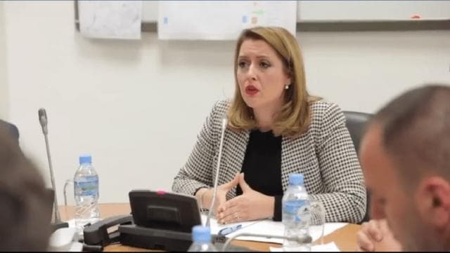 Akuzat e PD-së/ Manastirliu: S'ka pasur zjarr te Ministria e Shëndetësisë, tymi imagjinar del nga koka e Bashës