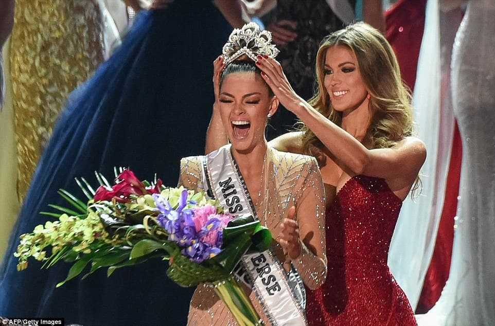 Shpallet Miss Universe 22-vjeçarja që u mëson femrave si të mbrohen (FOTO)