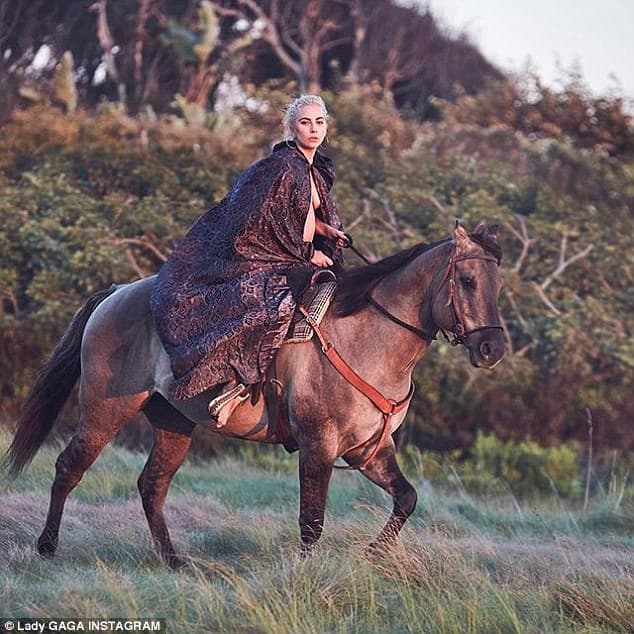 Lady Gaga, pse i paske fshehur këto forma? (FOTO)