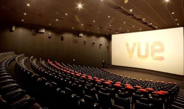 Vdekja e çuditshme në kinema, burrit i zë kokën karrigia ku ishte ulur
