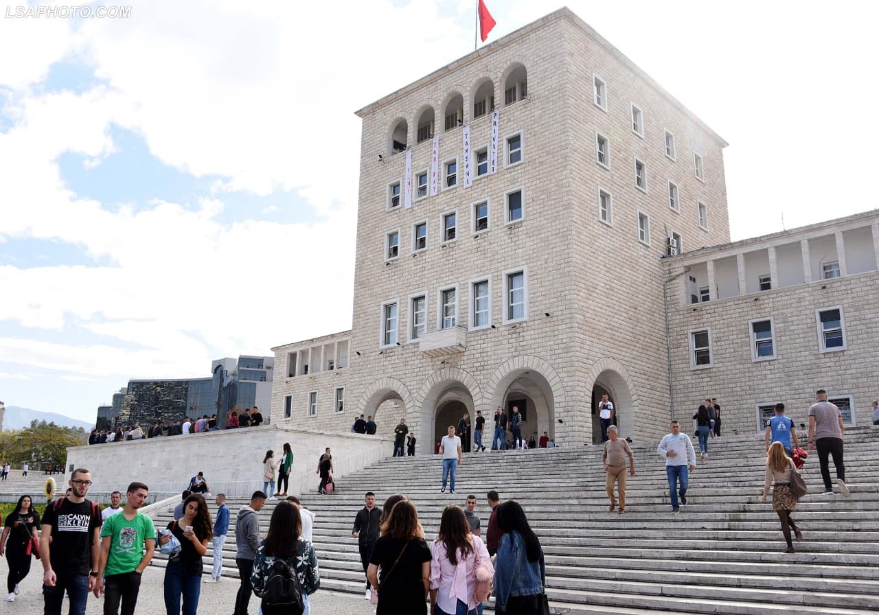 Universitetet hapin dyert, nis viti i ri akademik