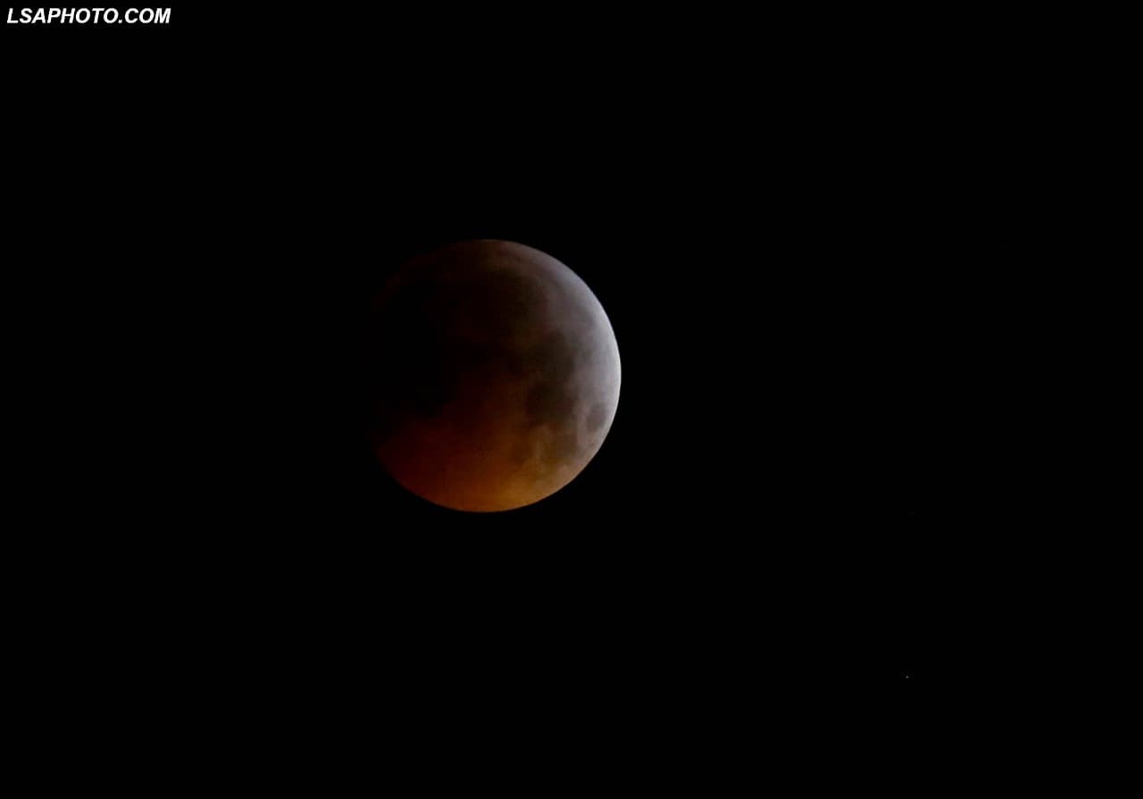 Eklipsi, spektakli i Hënës së kuqe (FOTO)