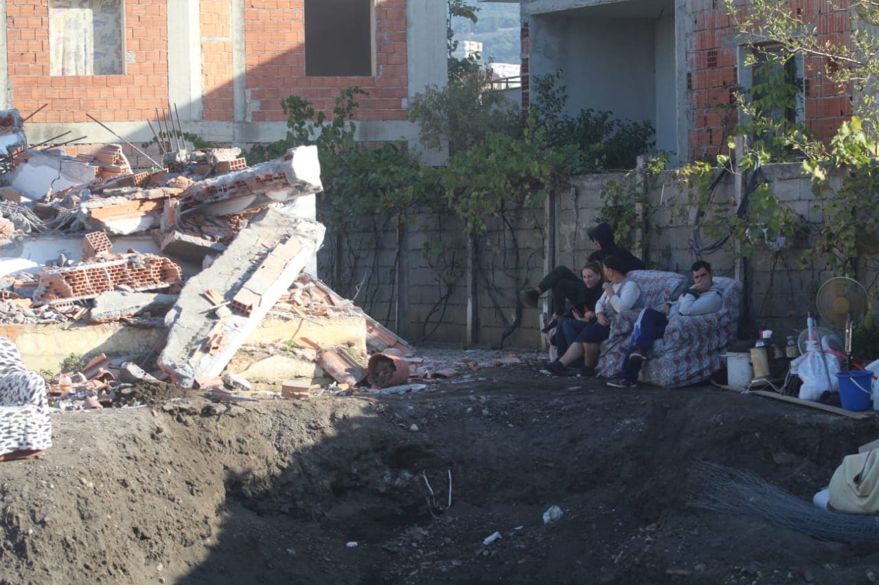 Shkozë, IKMT nis aksionin për prishjen e banesave (VIDEO)