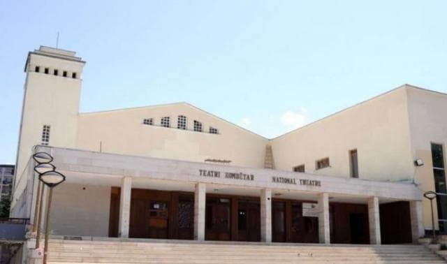 Teatri Kombëtar i Kosovës solidarizohet me Tiranën, anulon shfaqjen