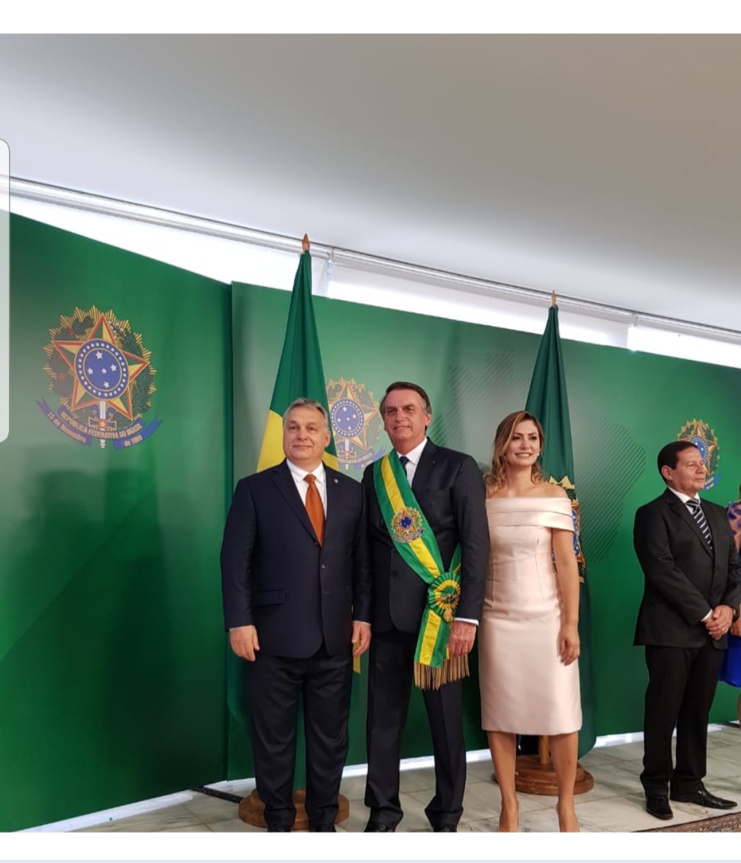A ngjajnë Orban dhe Pompeo? Në Brazil nuk i dallojnë dot (FOTO)