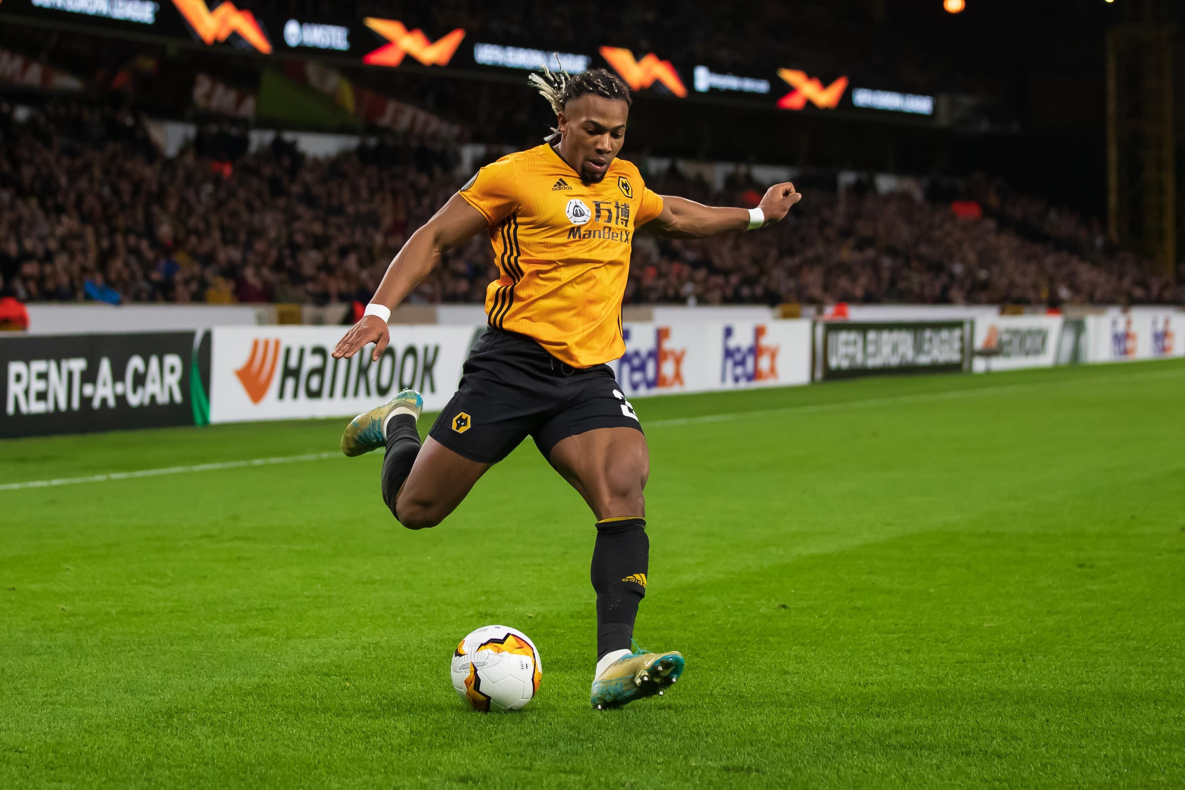 Liverpool gjen zëvendësuesin e Salah, sytë nga Adama Traoré