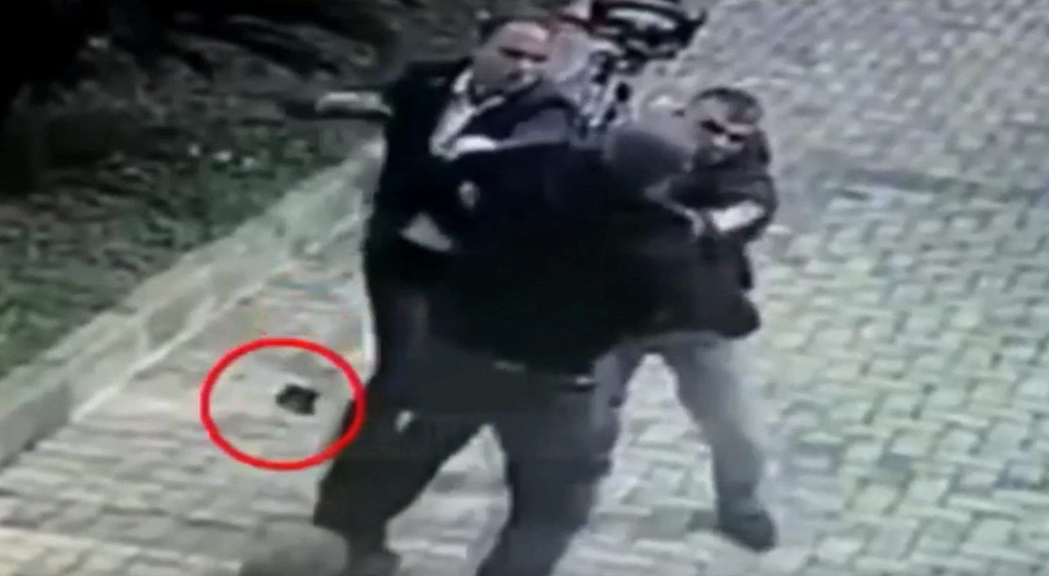 Video/ Dalin pamjet e konfliktit fizik mes demokratit Luçiano Boçi dhe biznesmenit