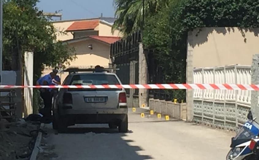 Ekzekutohet me armë zjarri Edmond Çekiçi në Durrës, ish-anëtar i bandës së Lul Berishës (VIDEO)