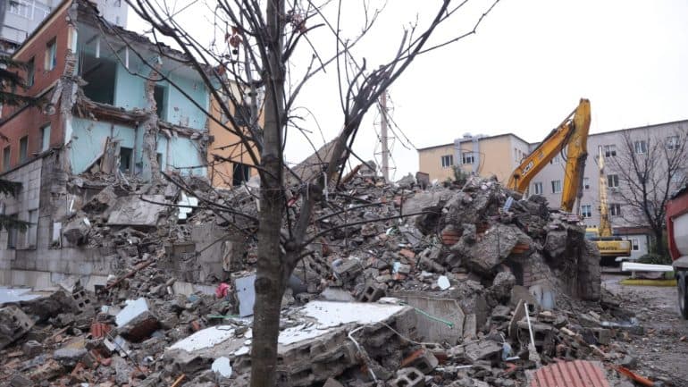 Shembja e maternitetit, PD: Akt i paligjshëm, Rama po shkatërron trashëgiminë