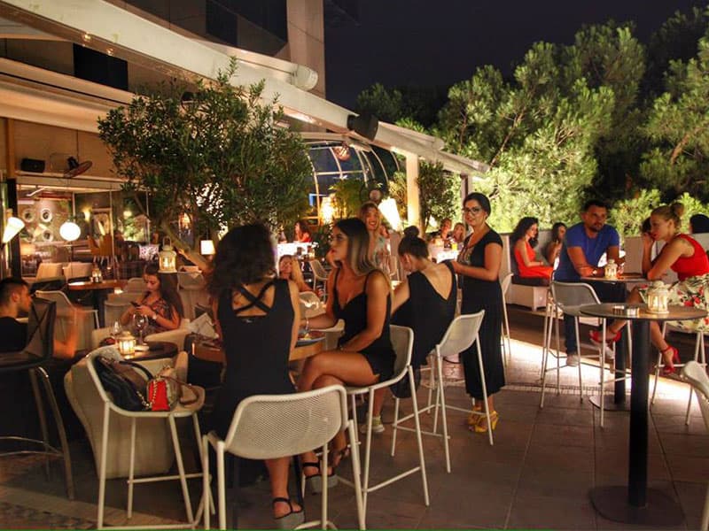 Sa para shpenzon një shqiptar në bar apo restorant?