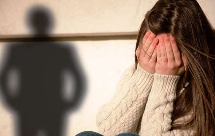 Ngacmoi seksualisht të miturën, arrestohet 60-vjeçari në Tiranë