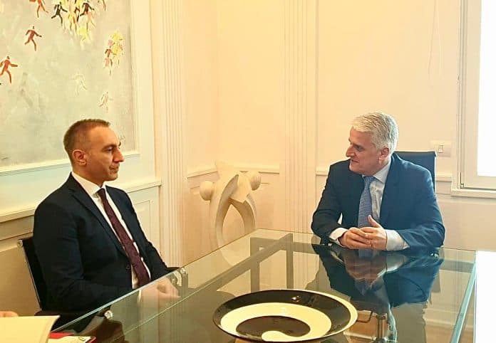 Majko pret Grubin: Regjistrimi i Diasporës shqiptare në Maqedoni, akt patriotik