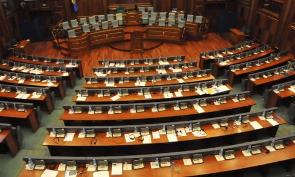     KQZ-ja zëvendëson 13 deputetë të cilët pranuan të jenë pjesë e qeverisë Kurti 2