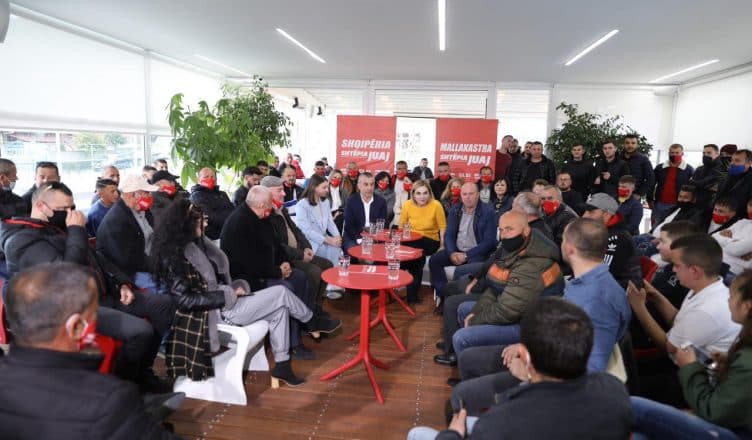       Kryemadhi në Mallakastër: Do t’i rikthejmë identitetin duke vënë në punë rafinerinë e naftës
