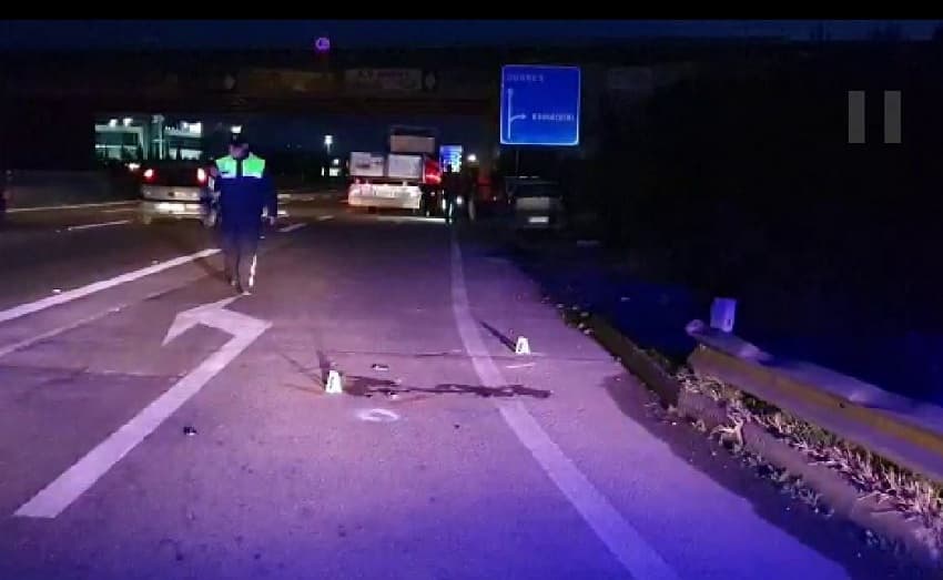 Aksident në Kavajë, makina përplas për vdekje këmbësorin