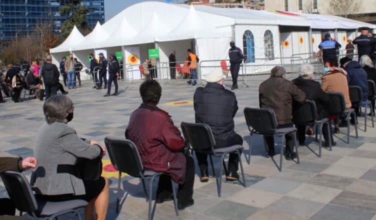 Vaksinimi masiv antiCovid/ Manastirliu: 20 mijë të vaksinuar në ditën e dytë