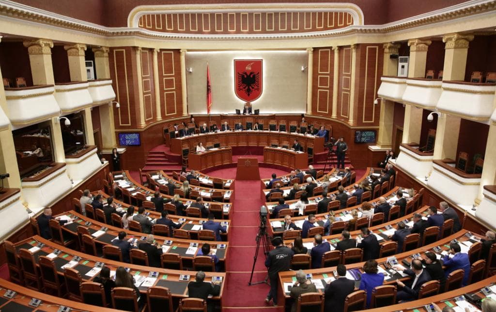 Nëntë ligjet me porosi që ka miratuar Parlamenti në tetë vjet