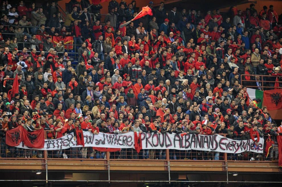 Hiqet kufizimi për tifozët në stadium, UEFA ia kalon në dorë autoriteteve lokale