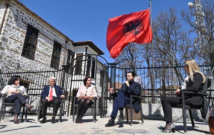 Basha me pedagogët në Korçë: Arsimi i lartë, prioritet për ne
