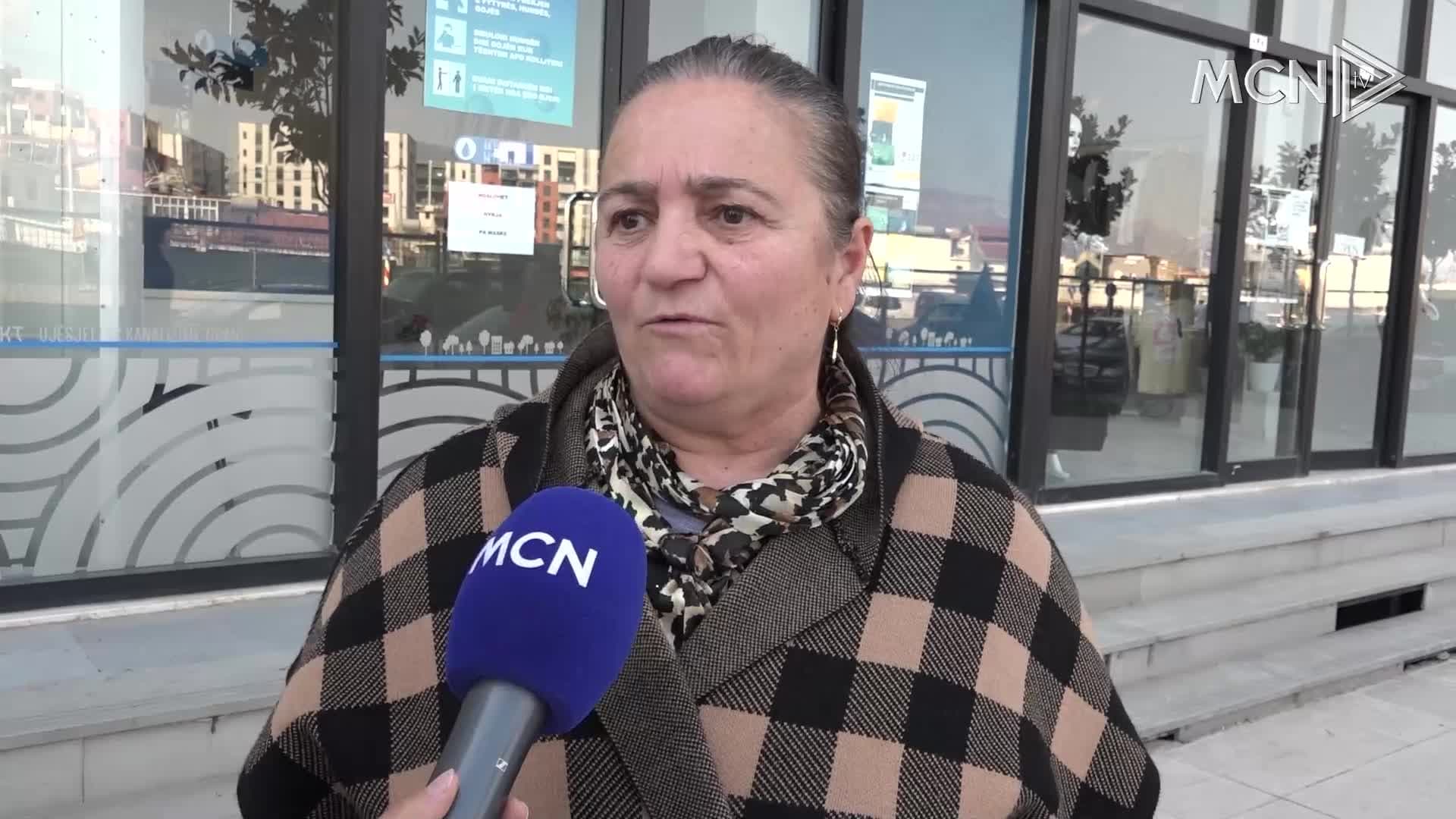 “Çmenden” faturat e ujit në Tiranë (VIDEO)