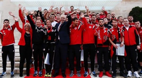 Qeveria u heq pasaportat diplomatike futbollistëve të Kombëtares