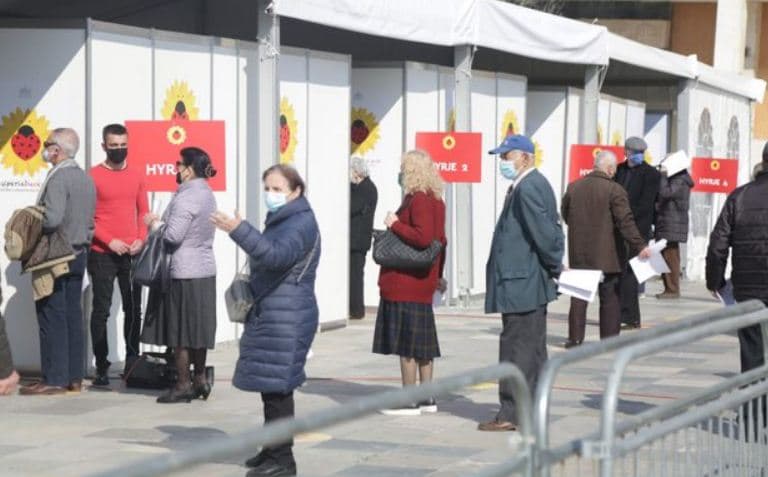   Vaksinimi masiv/ Manastirliu: Në një ditë u vaksinuan mbi 17 mijë persona