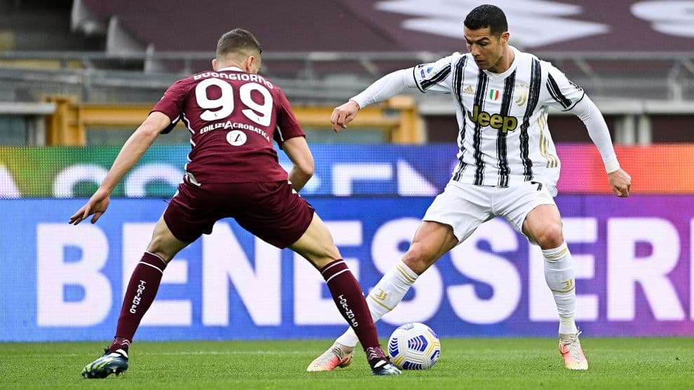 Juventus humbet terren për titullin, Torino e ndal në derbi 