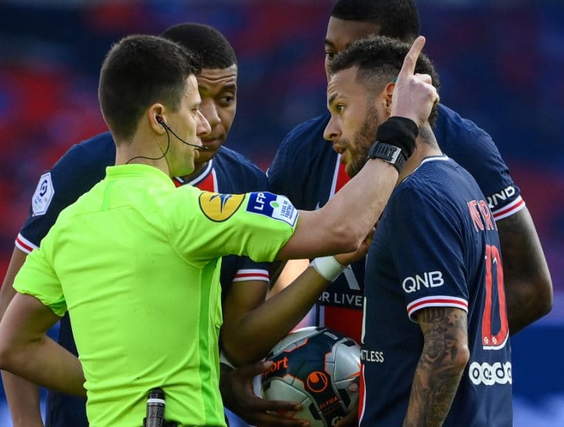 Lille shtanga Paris SG, Neymar kthehet pas dy muajsh dhe ndëshkohet me të kuq