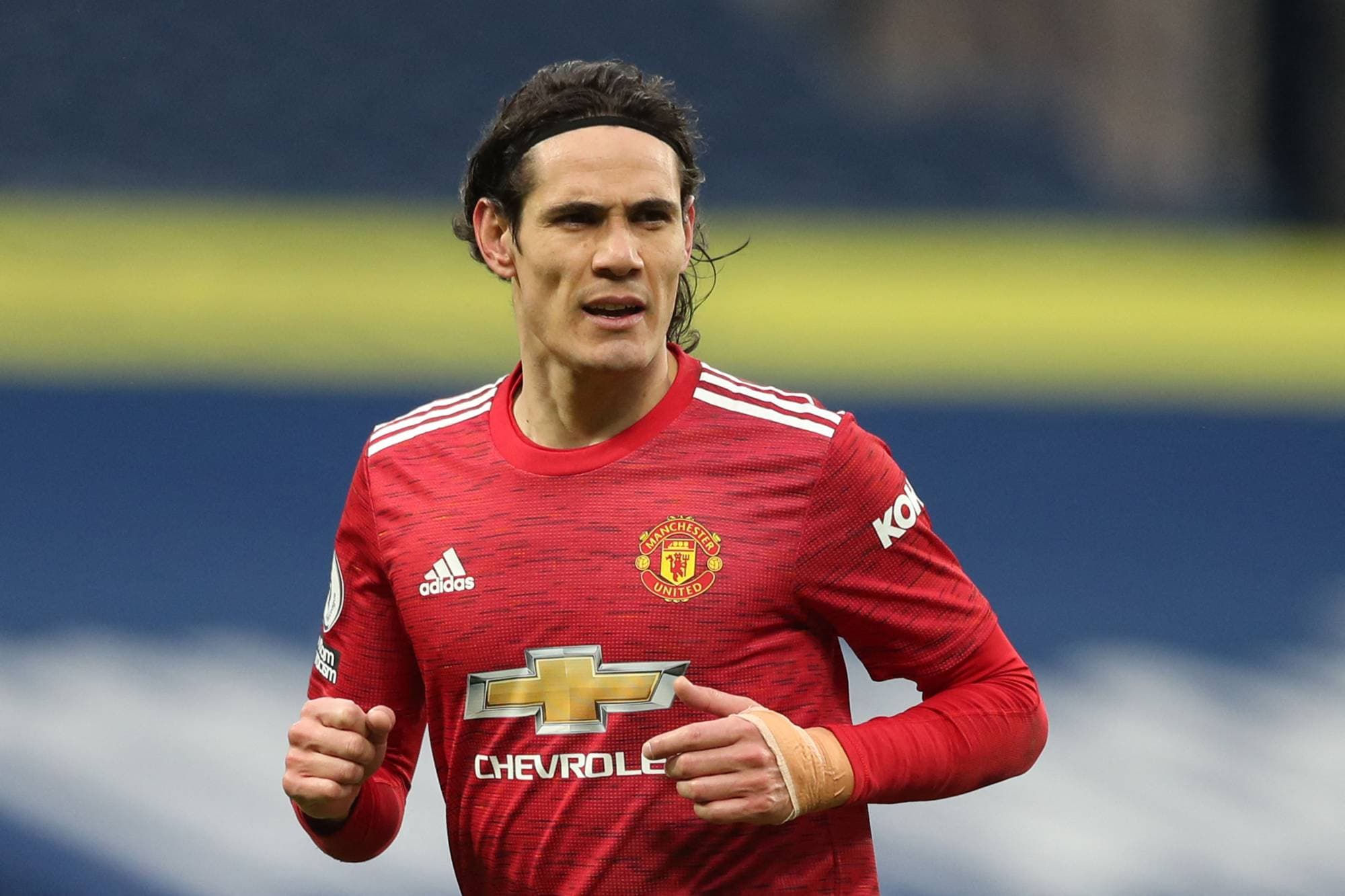 Manchester United drejt rinovimit me Cavani-n