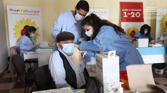 Vaksinimi masiv/ Manastirliu: Në 24 orët e fundit janë vaksinuar 14 mijë e 880 qytetarë