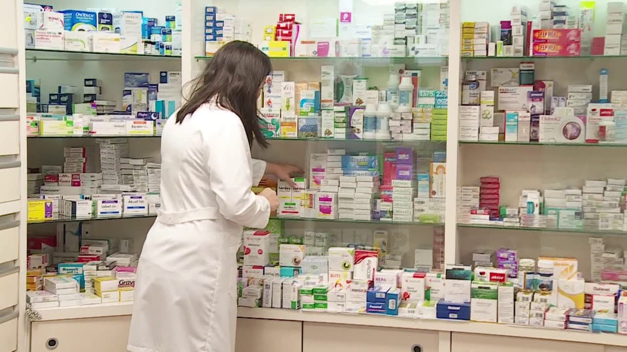 Nis sot vaksinimi për farmacistët! Brenda javës edhe për personat mbi 60 vjeç
