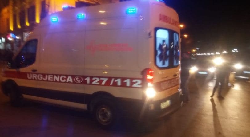    Qëlloi veten me armë zjarri, 46 vjeçari ndërron jetë në spital