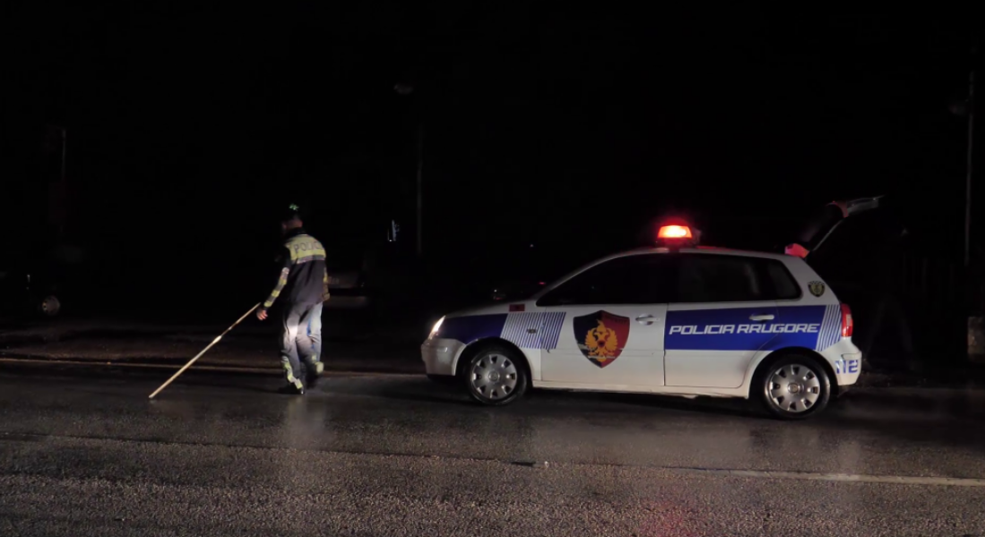 Elbasan/ Motori del nga rruga, plagosen dy persona