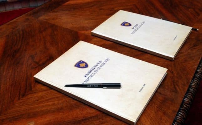       Dita e Kushtetutës së Kosovës/ Ruçi: Mbështetje për bashkëpunimin vëllazëror midis Shqipërisë dhe Kosovës