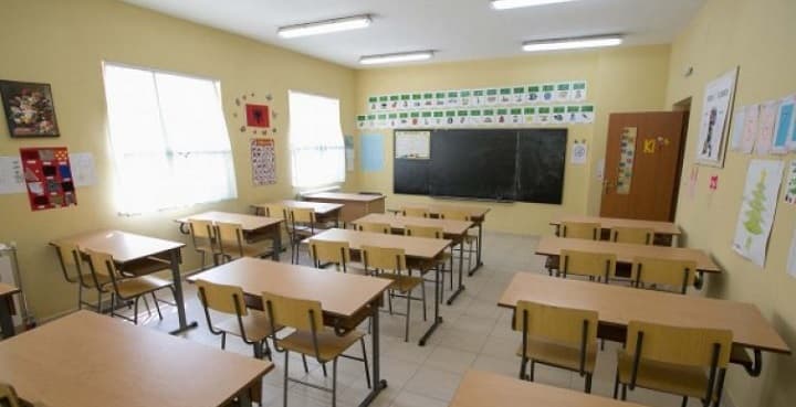 Nuk ka rikthim në shkolla, viti shkollor mbyllet online