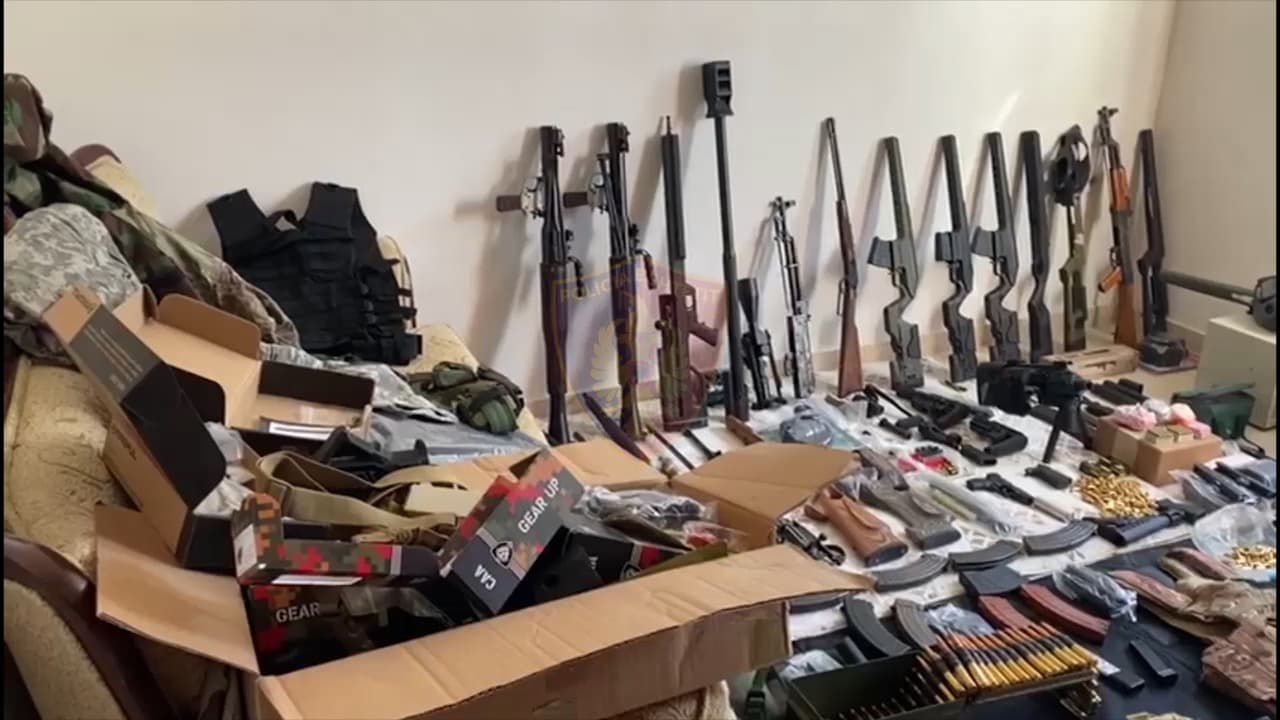 Zbulohet një tjetër depo armësh në Tiranë në pronësi të Sokol Xhurës (VIDEO)