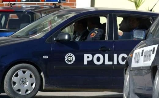 E rëndë në Kavajë/ Gruaja gjendet e djegur në makinë, burri i vetëvarur në pemë