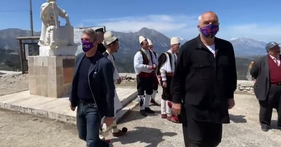 Rama nënshkruan memorandumin e Kuçit: Fitojmë 74 mandate
