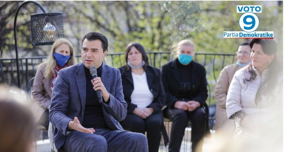 Basha bisedë me gratë në Burrel: Ju tregoj planin e PD-së për ju