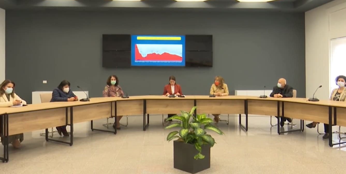 Komiteti i Ekspertëve/ Lirohen masat kufizuese, nga nesër ndryshon ora policore