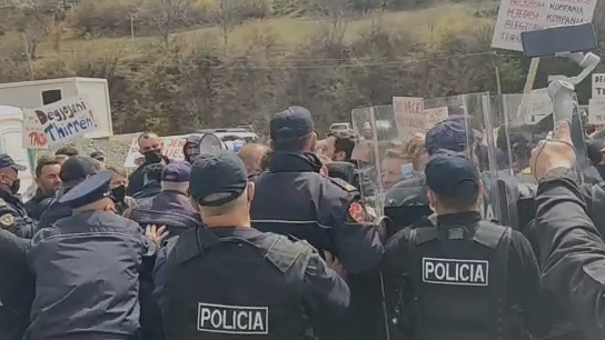   Protestë kundër ndërtimit të HEC-it në Mirditë/ VV: 11 protestues u shoqëruan nga policia