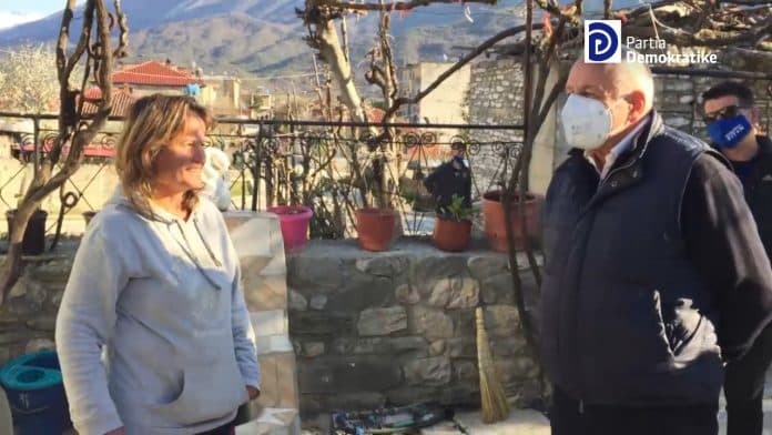 Shehu në fshatrat e Përmetit: Ndëshkim keqqeverisjes më 25 prill