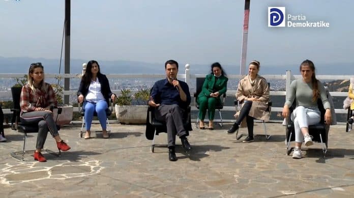    Basha takim me gratë në Dajt: Paga minimale në fund të katërvjeçarit do të jetë 400 euro