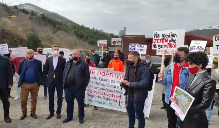 Protesta e banorëve të Zall Gjocajt/ Meta: Të ndalet masakra ekologjike, prokurorët të hetojnë